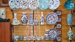 Gelenekten Günümüze Sanatın Zarif Yüzü: Çini Seramik