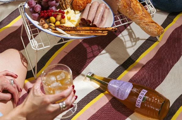 Anadolu’nun Bin Yıllık Şifa Kültürü Şişelendi: Yazın Yeni Serinliği “Sorbe Drink”